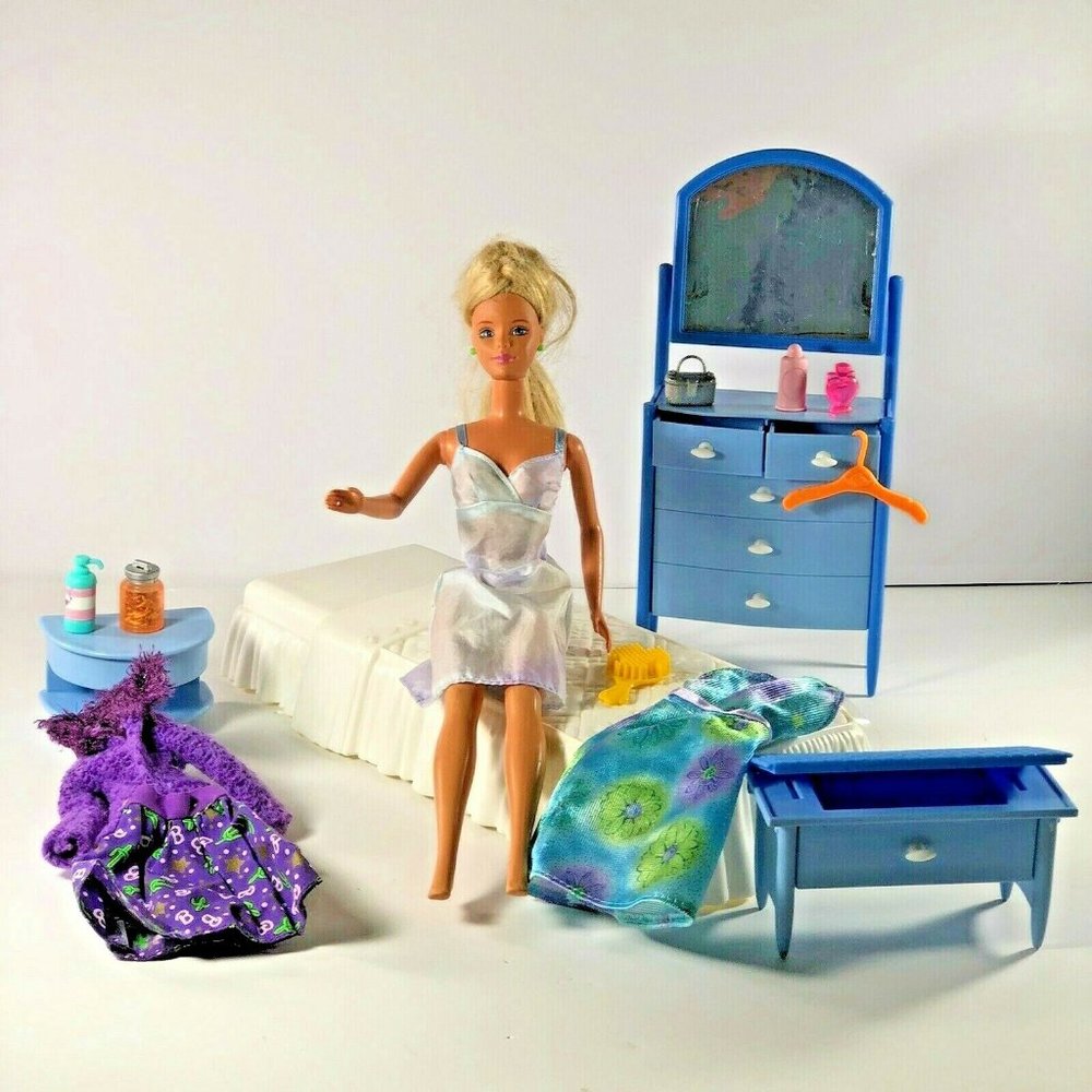 Mattel Barbie Doll +15 Piece Play Lot Bed, Dresser